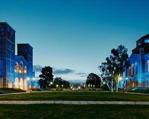 罗伊斯大厅和鲍威尔图书馆蓝色